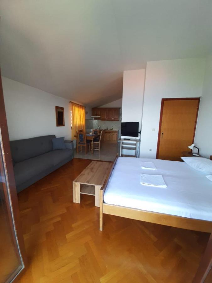 Apartments Ivanka Стариград-Пакленица Екстериор снимка